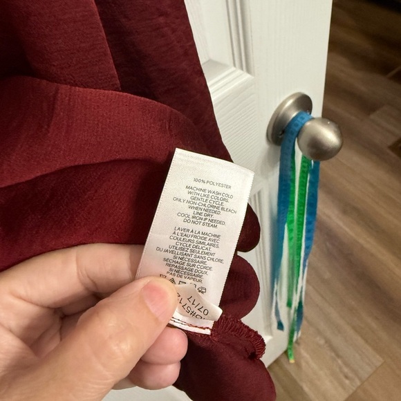 Express Blouse Womens Sz Small Burgundy Red Puff Shoulder Long Sleeve Top Satin - Picture 4 of 5